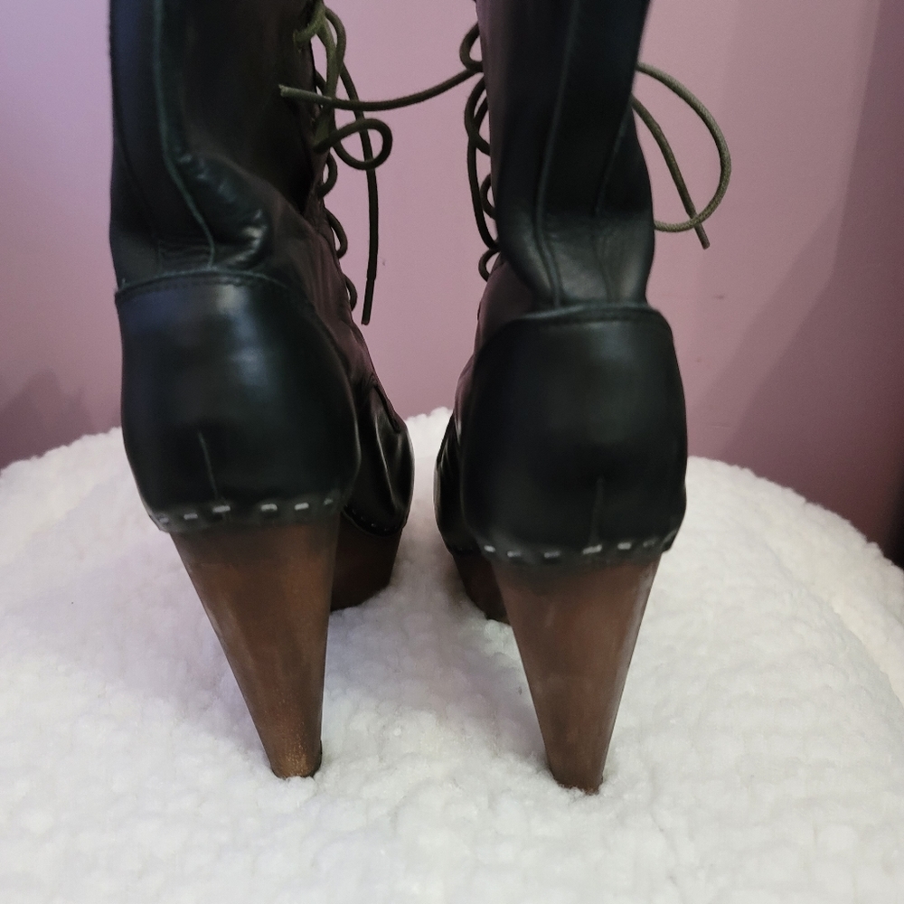 Platform granny bootie